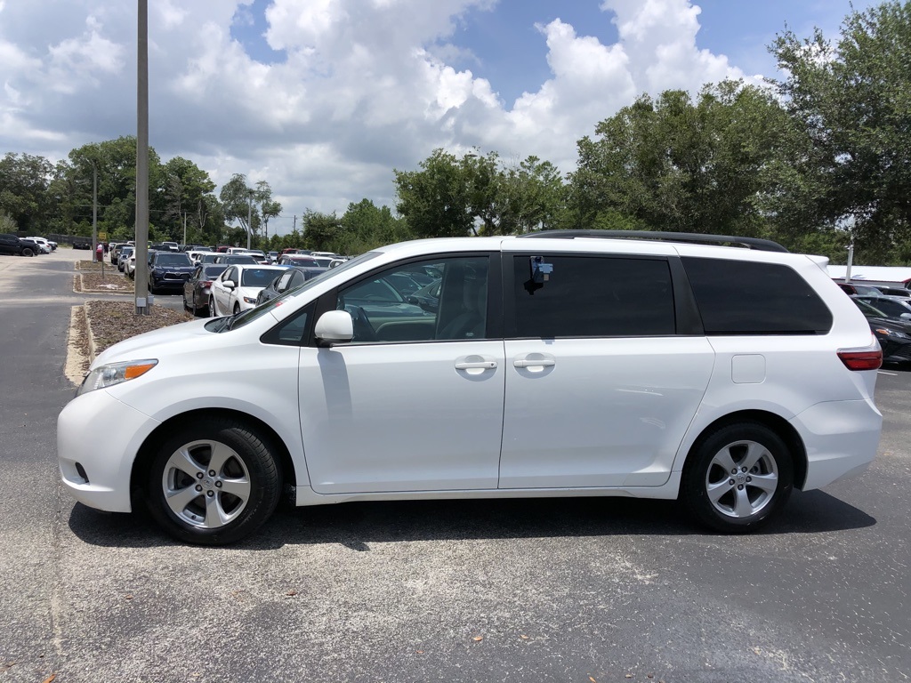 Toyota sienna le